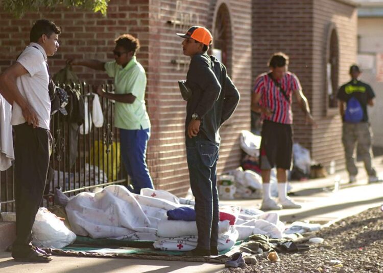 Trump planea grandes centros de detención para inmigrantes ilegales previo a su expulsión