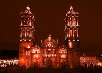 Iluminarán Catedral poblana de rojo