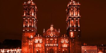Iluminarán Catedral poblana de rojo
