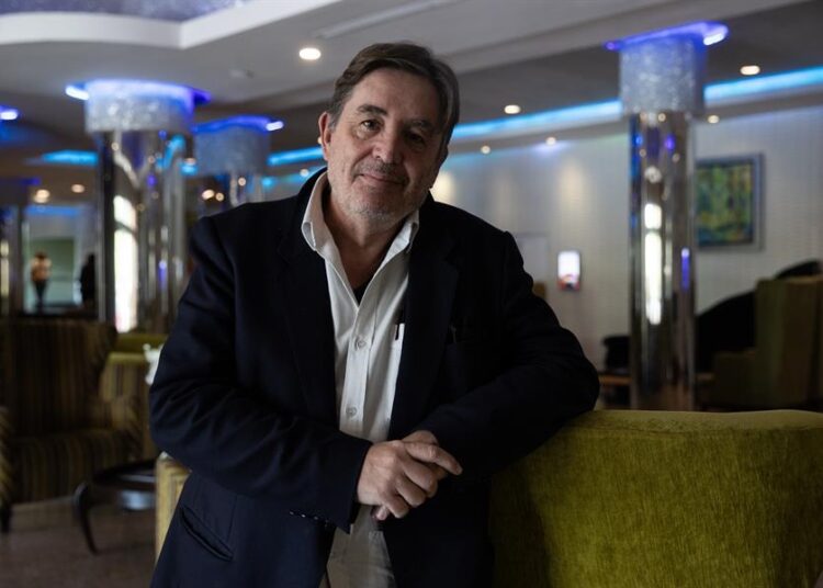 Luis García Montero ve a la poesía como defensa ante los males actuales