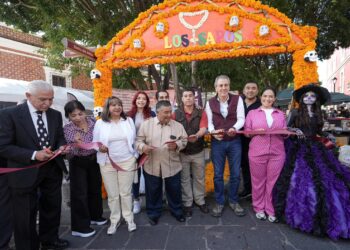 Pepe Chedraui recorrió las ofrendas de la Plazuela de Los Sapos