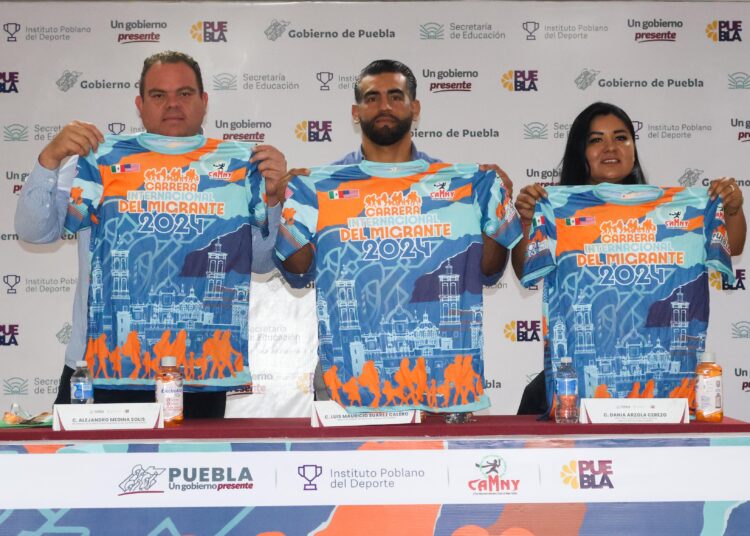 Revelan playera y medalla conmemorativa de la “Carrera del Migrante 2024”