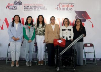 Lupita Cuautle entrega aparatos ortopédicos y kit de primeros auxilios a escuelas de San Andrés Cholula