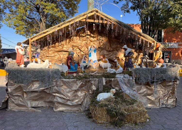 Inauguran la Feria del Pino y la Trucha Tlahuapan 2024 – Llevaron a cabo el encendido del árbol navideño