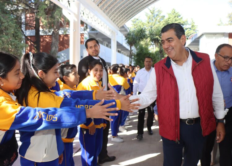 Con techados en escuelas, gobierno contribuye a cuidar salud de estudiantes