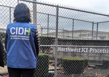 Intensifican la batalla contra las cárceles para migrantes que Trump planea ampliar