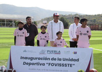 Céspedes entrega obras carreteras y educativas en Tehuitzingo, Acatlán de Osorio y Petlalcingo