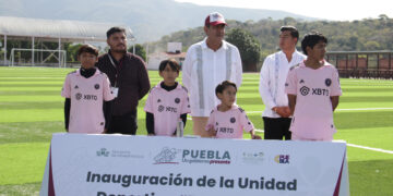 Céspedes entrega obras carreteras y educativas en Tehuitzingo, Acatlán de Osorio y Petlalcingo