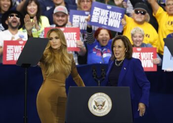 JLO impulsa a Kamala Harris y llama al voto latino en Las Vegas