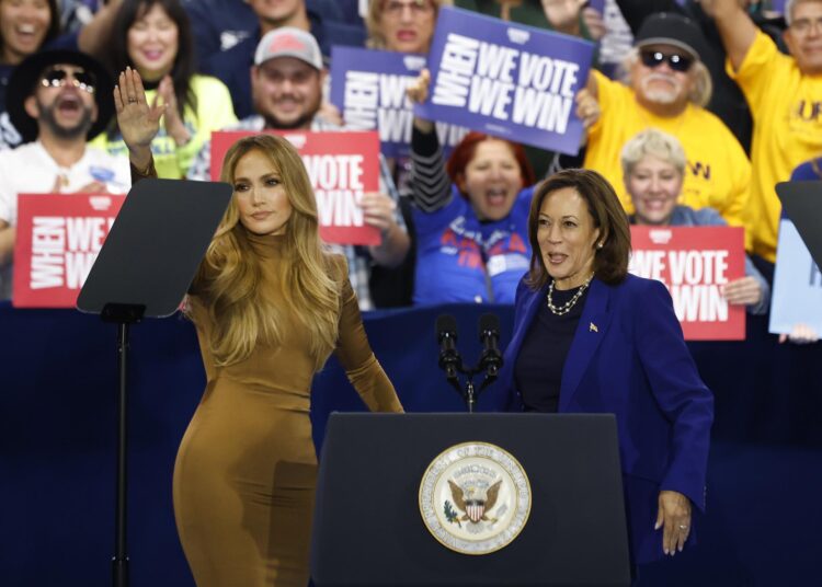 JLO impulsa a Kamala Harris y llama al voto latino en Las Vegas