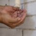 54% de usuarios deben el servicio de agua potable
