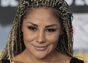 La ‘Barby’ Juárez vence a Rincón y retiene título plata