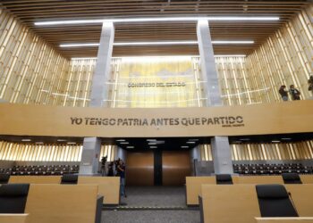 Cumple Sergio Salomón y reconoce al congreso de Puebla