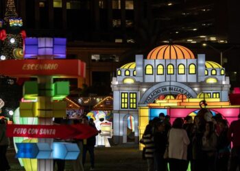 Festival Luztopía celebra navidad con ajolotes y alebrijes