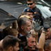 Lanzan objetos y lodo al rey Felipe a su llegada a Paiporta (Video)