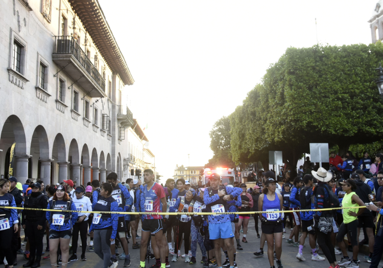 900 corredores participaron en Trail Bosque de Niebla BUAP 2024