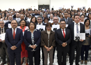 Entregan reconocimientos por antigüedad a personal académico y administrativo