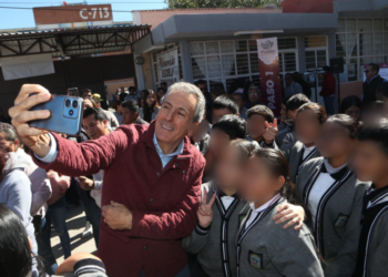 Pepe Chedraui anuncia que con el gobierno estatal, colocarán 22 techados en escuelas en la capital