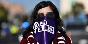 Estudiantes promueven primera sentencia por violencia digital con IA en el mundo