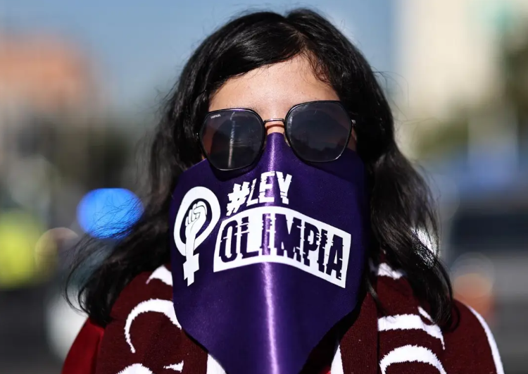 Estudiantes promueven primera sentencia por violencia digital con IA en el mundo