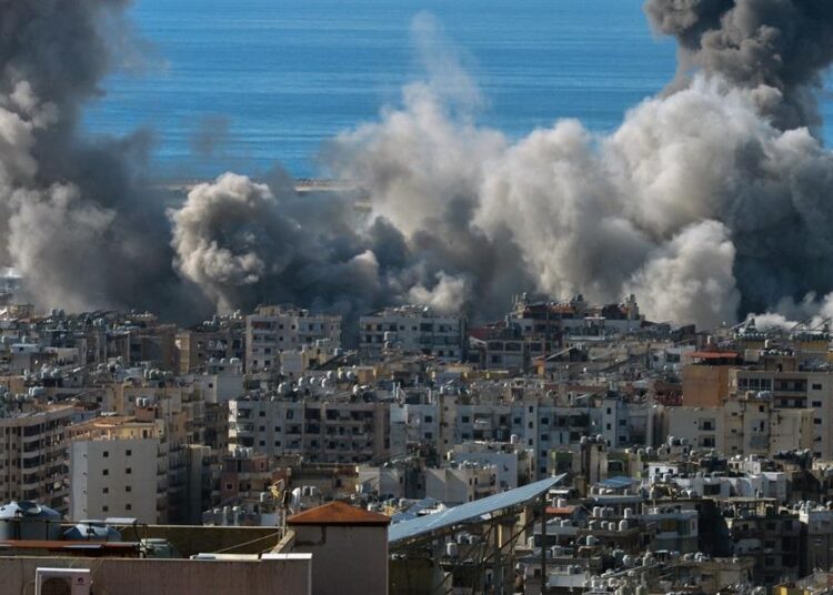 Israel ataca centro de Beirut en medio de expectativas de alto al fuego en Líbano