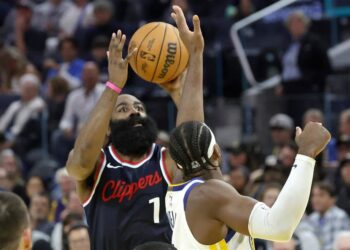 James Harden, segundo máximo triplista de la historia de la NBA