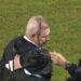 Presidente de la FIFA lamenta agresión a Javier Aguirre