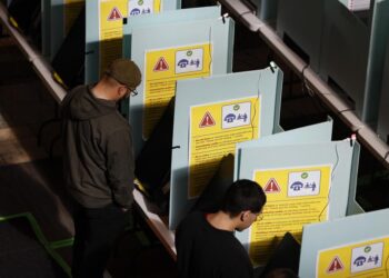 Reportan amenazas de bomba y fallos de software en jornada electoral de EE.UU.