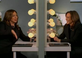 Harris sorprende con cameo junto a su imitadora en Saturday Night Live