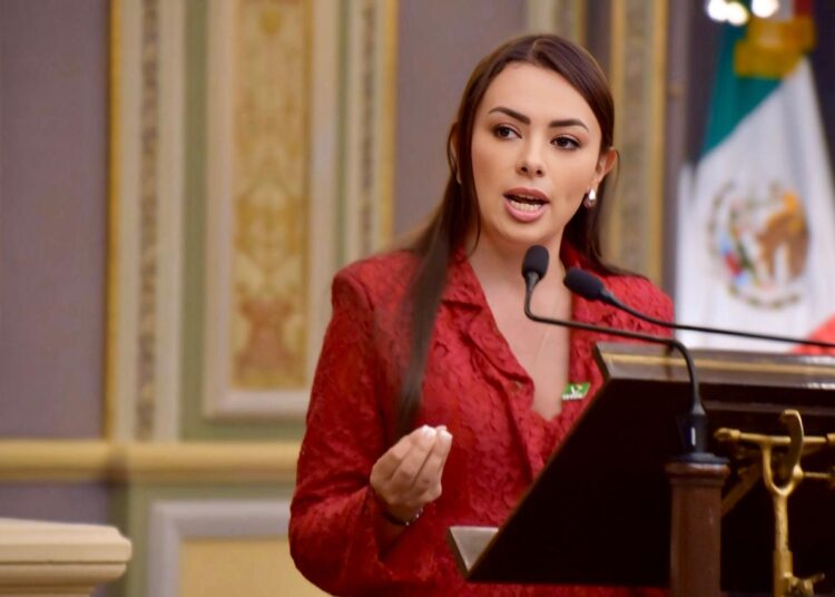 María de la Barreda presenta la Iniciativa de Ley para la crianza positiva