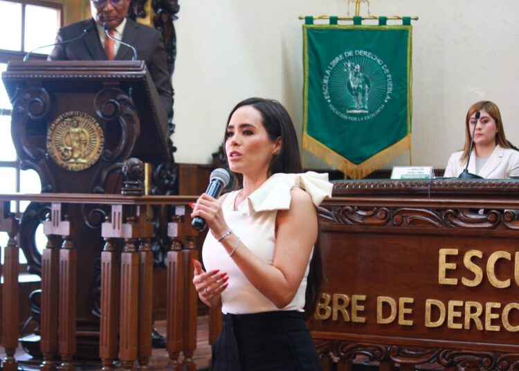 Diputada Palomares motiva a estudiantes a involucrarse en la política