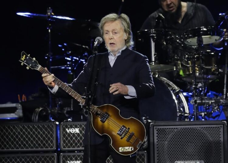 Paul McCartney recuerda a John y a George en Bogotá