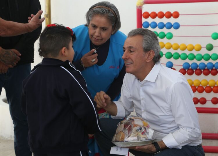 Pepe Chedraui gestionó petición ciudadana para construcción de techado en CAIC