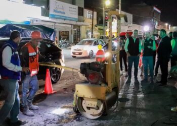 Pepe Chedraui supervisa programa de bacheo nocturno