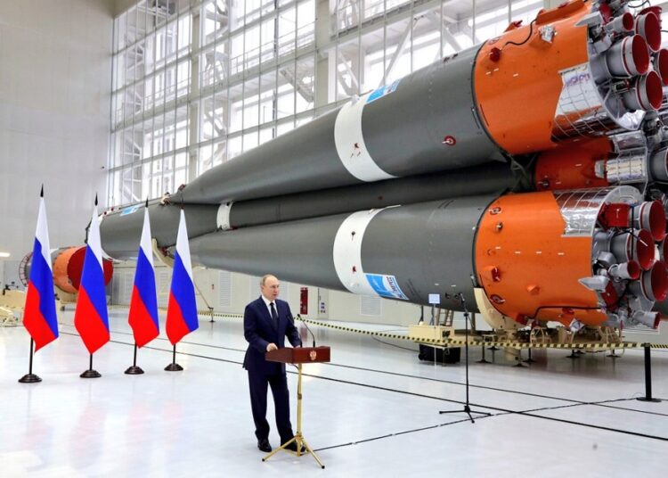 Putin confirma ataque a Ucrania con misil balístico hipersónico sin carga nuclear