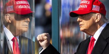 Trump redobla en Georgia ataques contra Kamala Harris