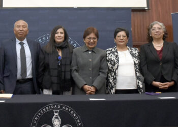 Lilia Cedillo toma protesta a nueva directora de Facultad de Lenguas