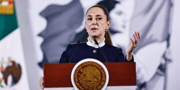 Sheinbaum anuncia un aumento del 12 % en el salario mínimo para 2025
