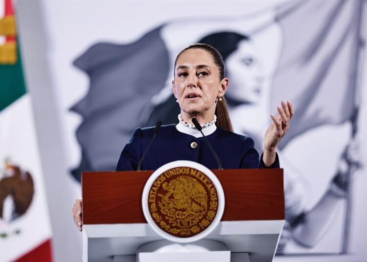 Sheinbaum anuncia un aumento del 12 % en el salario mínimo para 2025
