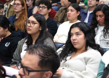 Estudiantes participan en el Simposio Científico-Tecnológico 2024