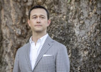 Joseph Gordon-Levitt dirigirá a Anne Hathaway en un thriller sobre inteligencia artificial