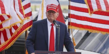 Trump atribuye a demócratas la responsabilidad de evitar cierre del Gobierno