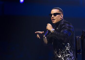 Daddy Yankee demanda a su esposa por retiros millonarios desde cuentas corporativas
