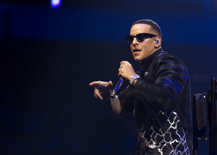 Daddy Yankee demanda a su esposa por retiros millonarios desde cuentas corporativas