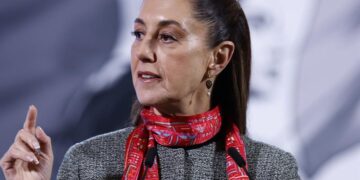 México inicia entrega de becas a estudiantes de nivel básico, medio y superior para 2025