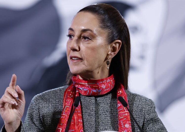 México inicia entrega de becas a estudiantes de nivel básico, medio y superior para 2025