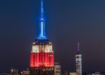 Empire State Building se ilumina en tributo al expresidente Jimmy Carter