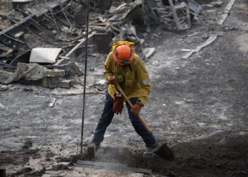 Los evacuados por el incendio de Malibú (EE.UU.) empiezan a regresar a sus casas