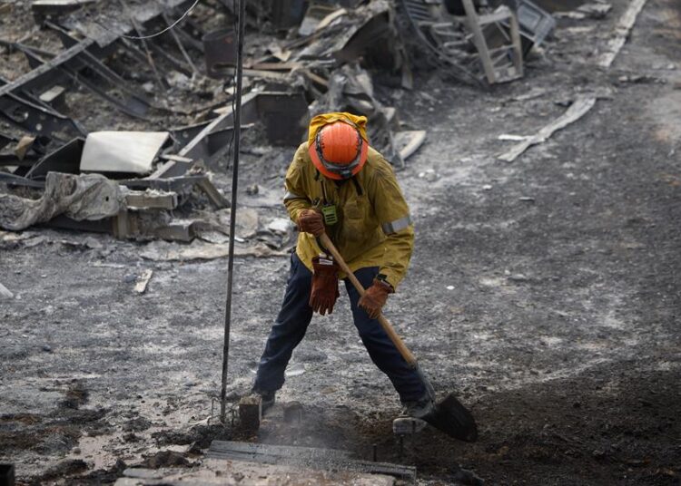 Los evacuados por el incendio de Malibú (EE.UU.) empiezan a regresar a sus casas
