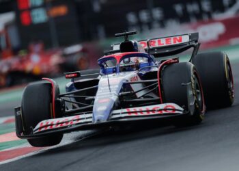 Liam Lawson reemplaza a Checo Pérez en Red Bull